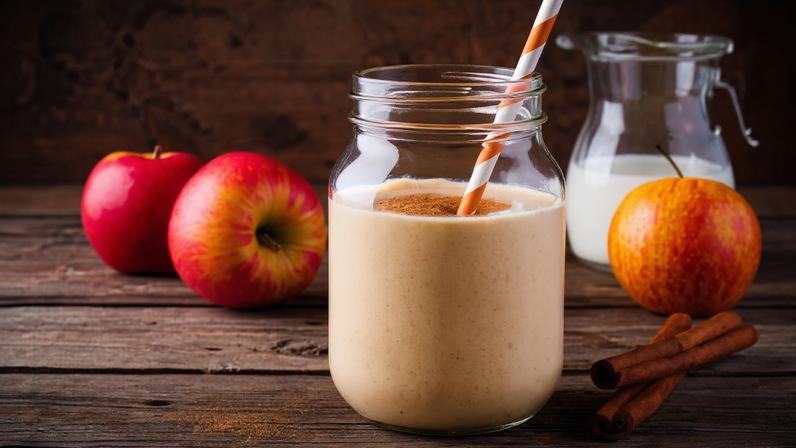 Shake vegano de maçã com canela