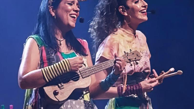 Cláudia Soul e Lula Araújo, condutoras do show "Manguebitinho".