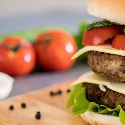 Hambúrguer pode fazer parte da dieta de emagrecimento sem culpa