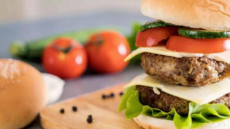 Veja como incluir hambúrguer na dieta
