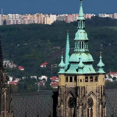 Praga, capital da República Tcheca, atrai turistas com atrativos