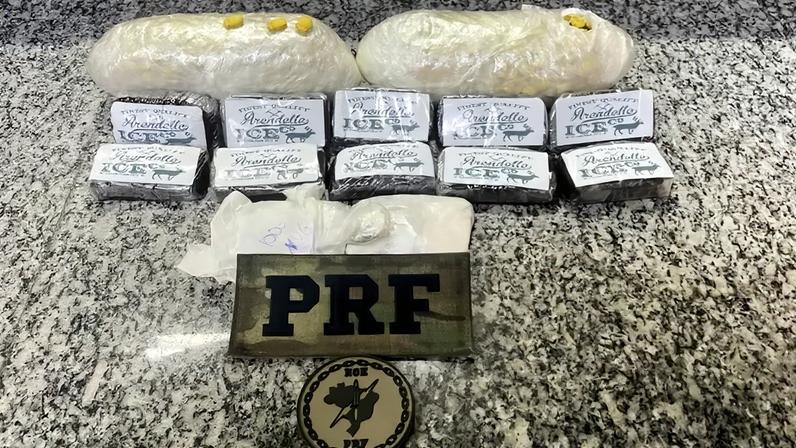 Agentes da PRF encontraram drogas com passageira de carro por aplicativo e passageiro de ônibus