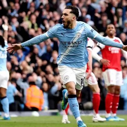 Manchester City vence Arsenal e encosta na liderança da Premier League