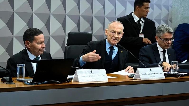 O relatório é de autoria do senador Alessandro Vieira