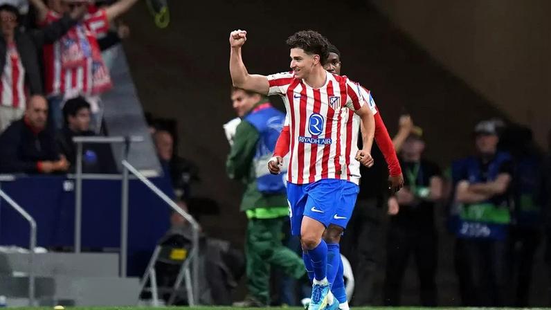 Julian Alvarez marcou o gol de empate para a equipe do Atlético de Madri no estádio Wanda Metropolitano. MADRID, SPAIN – APRIL 29: Julian Alvarez of Atletico de Madrid celebrates scoring his team’s first goal from the penalty spot during the UEFA Champions League 2025/26 Semi Final First Leg match between Atletico de Madrid and Arsenal FC at Metropolitano Stadium on April 29, 2026 in Madrid, Spain. (Photo by Angel Martinez/Getty Images)