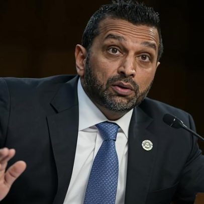 Kash Patel processa o The Atlantic por reportagem sobre acusações de má conduta