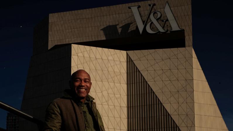 Gus Casely-Hayford apresenta o novo museu V&A East em Londres