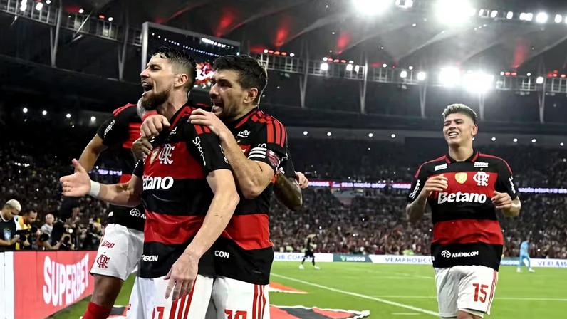 Flamengo cresce na adversidade e vira sobre o aguerrido Santos