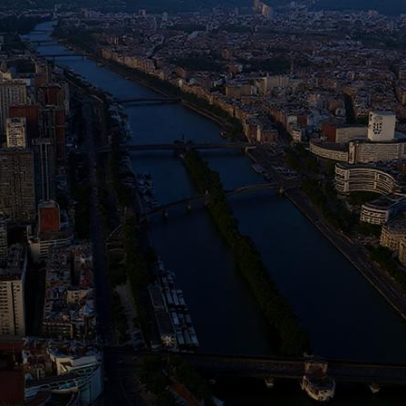 Pontes sobre o Sena reforçam o romantismo de Paris