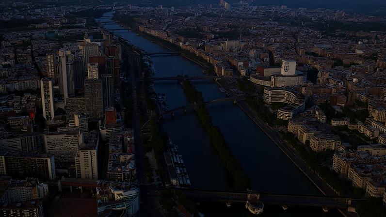 Pontes sobre o Sena reforçam o romantismo de Paris