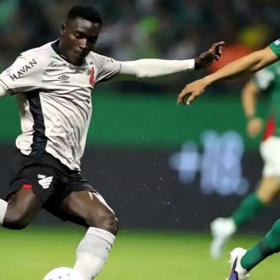 Athletico fica com um jogador a mais, mas perde para o Palmeiras