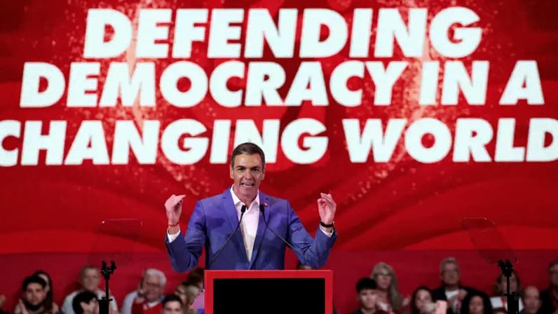 O primeiro-ministro da Espanha, Pedro Sánchez, discursa na Mobilização Progressista Global em Barcelona, Espanha, em 18 de abril de 2026.