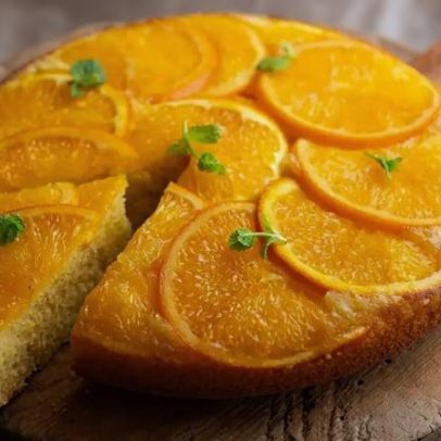 Bolo de laranja sem açúcar nem farinha de trigo, opção leve para o café da manhã