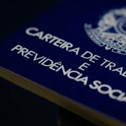 Brasil abre 228.208 vagas formais em março, acima das projeções