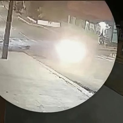 Mulher pula de carro em movimento para fugir de agressões do parceiro