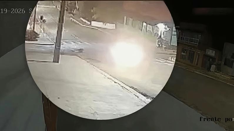Para fugir do namorado abusivo e violento, mulher pula de carro em movimento