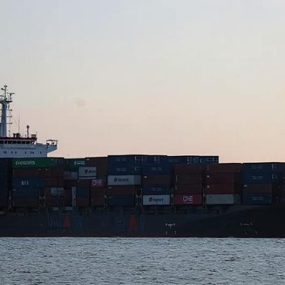 Irã ataca navios no Estreito de Ormuz e afirma ter apreendido porta-contêineres