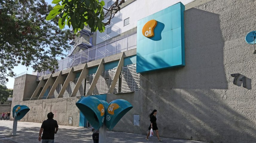 Fachada da Oi em rua no centro do Rio de Janeiro