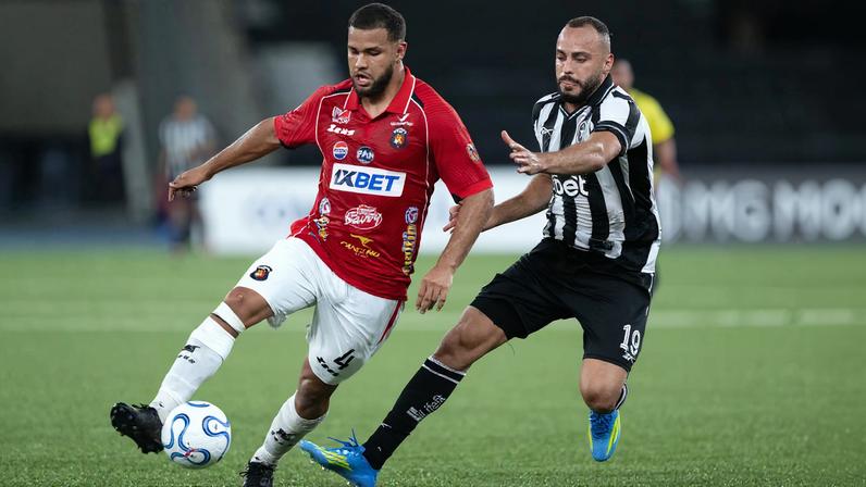 Arthur Cabral fez o gol do Botafogo no empate contra o Caracas