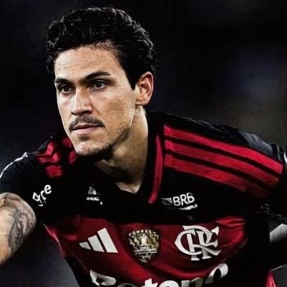 Pedro recebe homenagem após tornar-se maior artilheiro do Flamengo no século