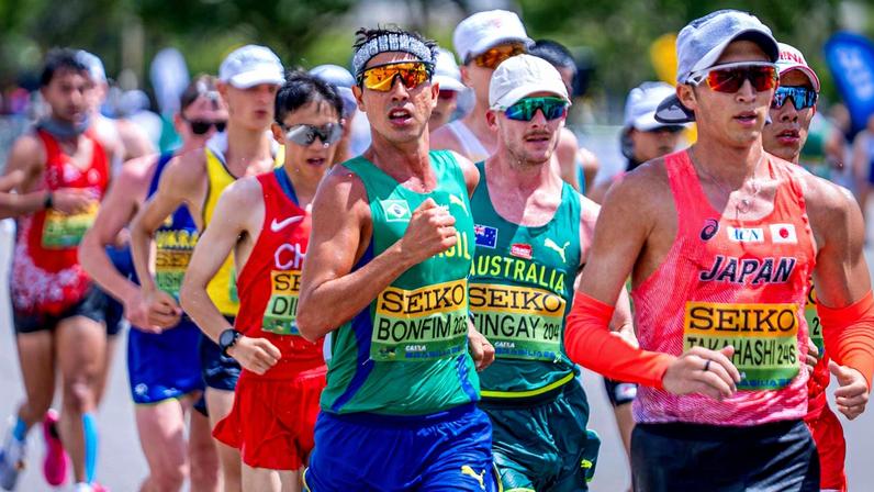 Caio Bonfim conquista bronze no Mundial de Marcha em dia histórico