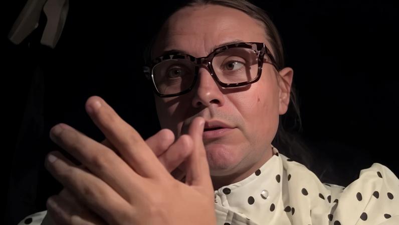 Kira Cousin afirma que decisão de falar sobre caso foi difícil diante das reações do público