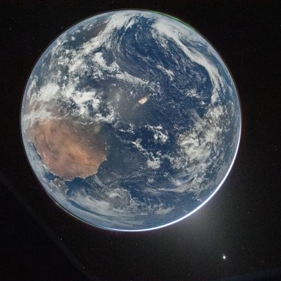 NASA revela primeira foto da Terra obtida na Artemis II