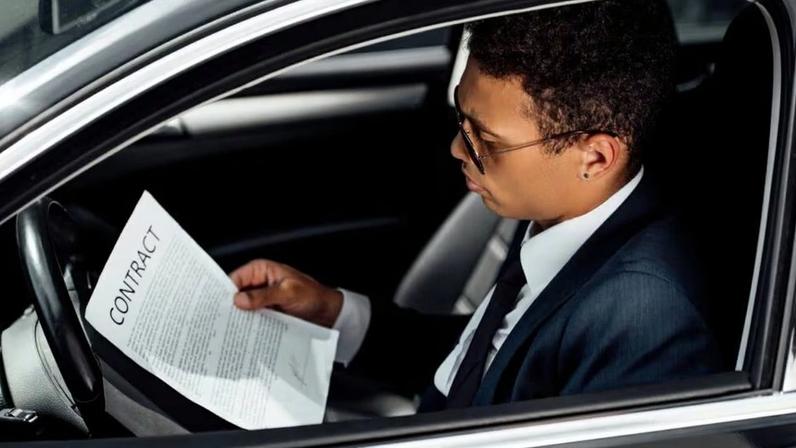 Leitura no carro provoca náusea por conflito sensorial