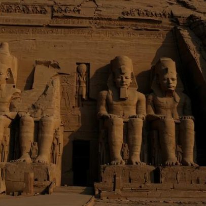 Abu Simbel: templos esculpidos na rocha são destaque arqueológico