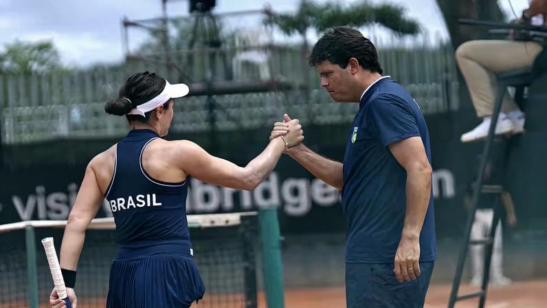 Capitão brasileiro Luiz Peniza comemora classificação da BJK Cup