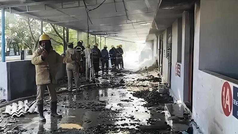 Pelo menos 25 mortos em explosão de fábrica de fogos de artifício na Índia