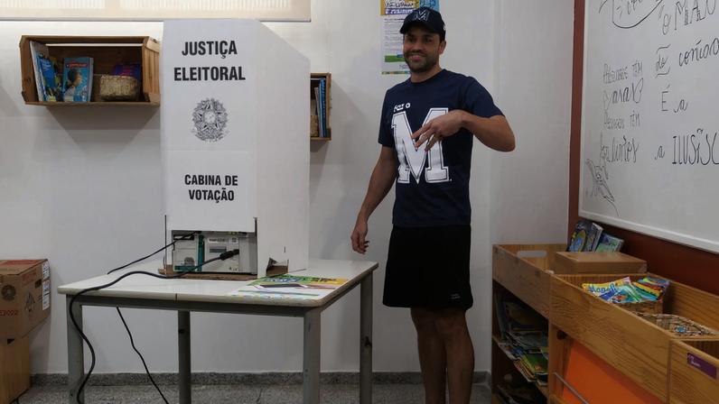 O influenciador Pablo Marçal vota na campanha à prefeitura de São Paulo em 2024. (Foto: Isaac Fontana / (EPA) EFE)