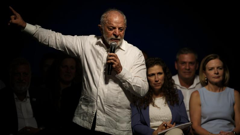 Lula está em viagem oficial na Europa, onde participará nos próximos dias de cúpula com outros líderes de esquerda (Foto: EFE/André Coelho)