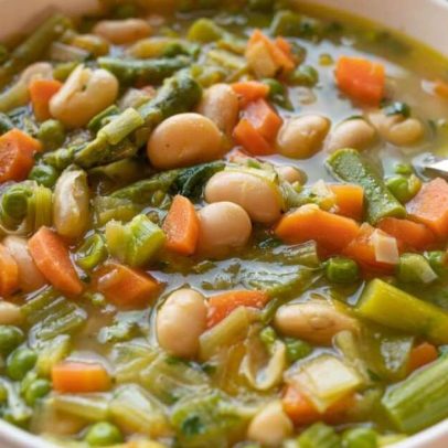 Três sopas com proteína vegetal para um jantar saudável e leve