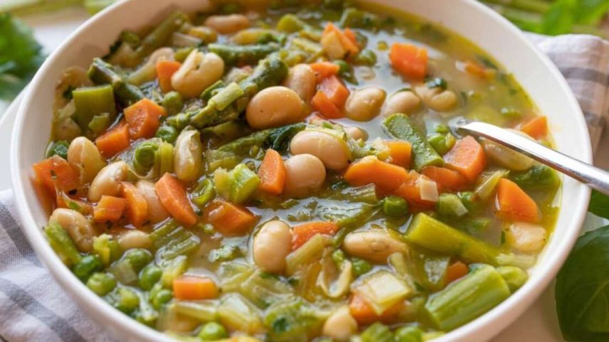 Sopa de legumes com feijão-branco