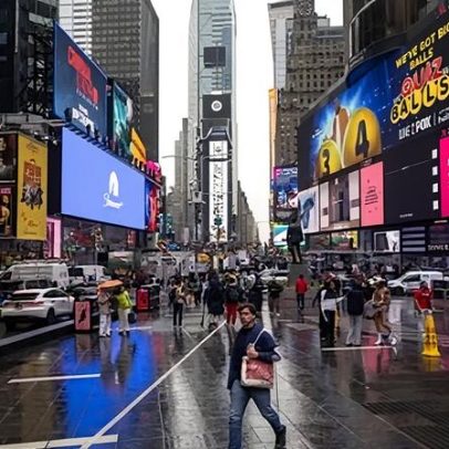 Polícia procura homem que supostamente abandonou bebê em Times Square