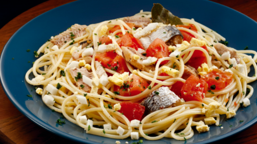 Cinco motivos para incluir sardinha enlatada no cardápio semanal