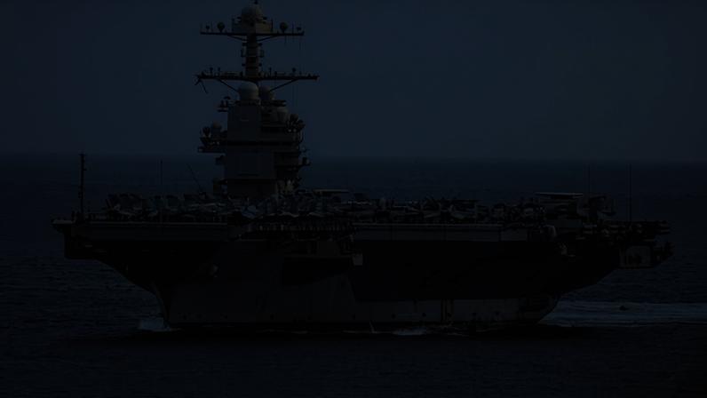 Maior porta-aviões do mundo retorna aos EUA após implantação recorde