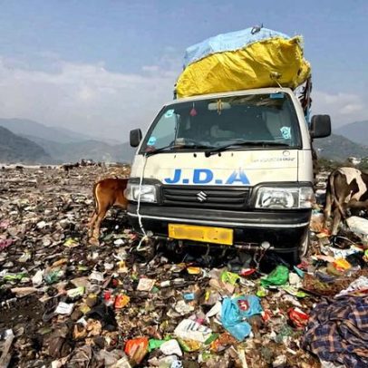 Cidade fronteiriça indiana junto ao Butão enfrenta poluição no leito do rio