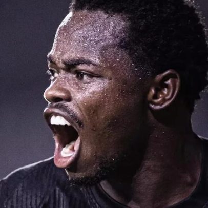 Andrés Gómez cresce no Vasco sob Renato Gaúcho