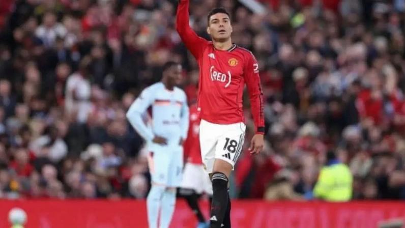 Benjamin Sesko comemora o gol marcado na vitória do Manchester United em Old Trafford –