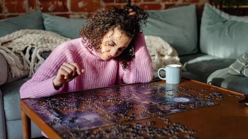 Veja exercícios práticos para estimular o cérebro, melhorar a memória, o foco e o raciocínio com hábitos simples no dia a dia