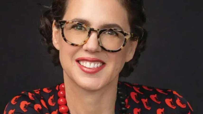 Amy Gallo construiu sua trajetória analisando um dos pontos mais sensíveis da vida corporativa: a qualidade das interações dentro das empresas.