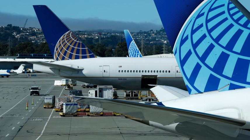 United Airlines said Monday it was cutting more than 700 flights scheduled for early this week.
