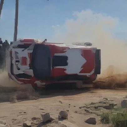 Carro sai da pista e mata espectador durante rali na Argentina