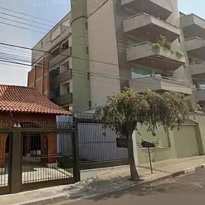 Muro de 13 metros em Minas gera discussão entre vizinhos