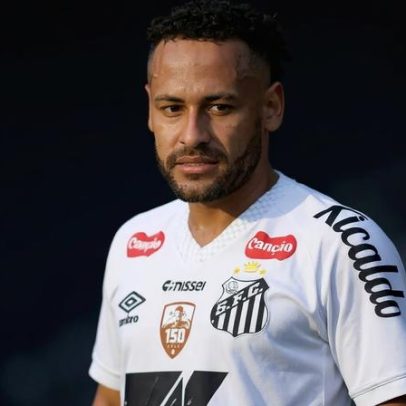Torcida do Fluminense provoca Neymar na Vila Belmiro: Não vai pra Copa
