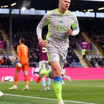 Manchester City vence Burnley e assume liderança da Premier League