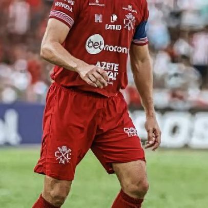 Ex-lateral direito do Náutico, Santos e Grêmio anuncia aposentadoria