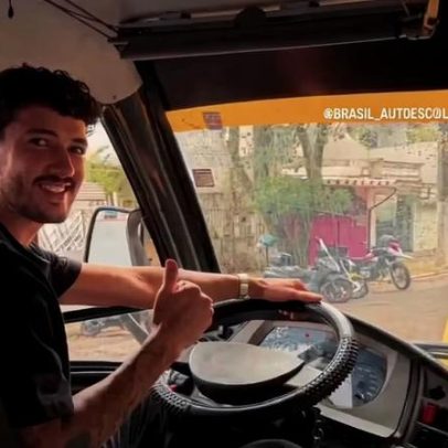 Gustavo Henrique, do Corinthians, tira carteira para dirigir ônibus